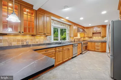 14208 Burning Bush Ln, Silver Spring, MD 20906 photo 16