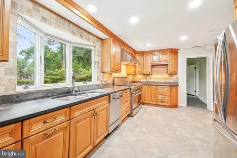 14208 Burning Bush Ln, Silver Spring, MD 20906 photo 18