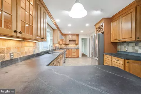 14208 Burning Bush Ln, Silver Spring, MD 20906 photo 17