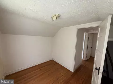 Bedroom - 15901 River Rd, Poolesville, MD 20837 photo 1 of 2