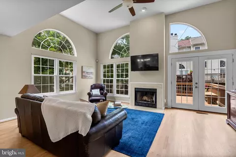 25 Silver Moon Dr, Silver Spring, MD 20904 photo 2