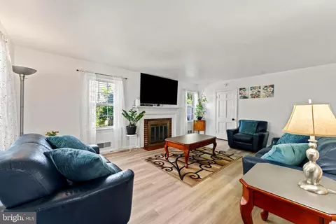 9307 Biltmore Dr, Silver Spring, MD 20901 photo 4