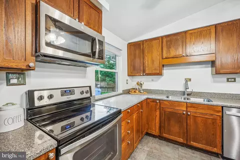 19110 Dowden Cir, Poolesville, MD 20837 photo 10