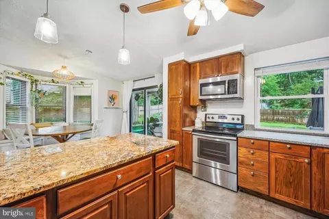 19110 Dowden Cir, Poolesville, MD 20837 photo 16