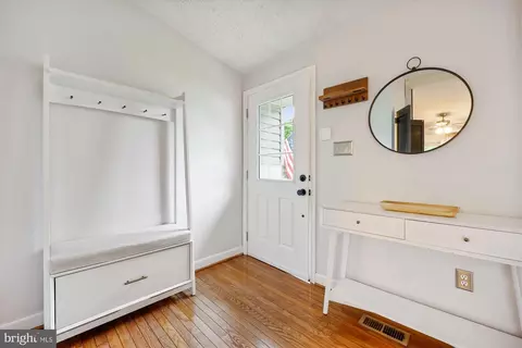 19110 Dowden Cir, Poolesville, MD 20837 photo 3