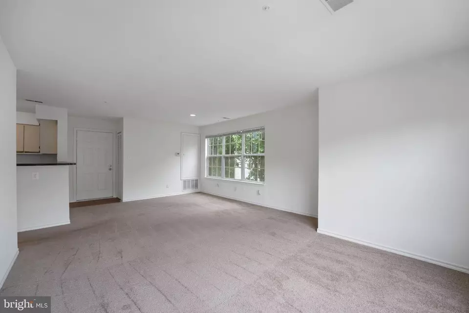  18504 Boysenberry Dr #165-95, Gaithersburg, MD 20879 photo 3