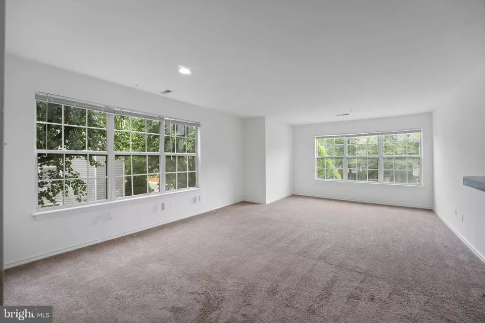  18504 Boysenberry Dr #165-95, Gaithersburg, MD 20879 photo 2