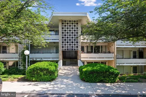 7557 Spring Lake Dr #B2, Bethesda, MD 20817