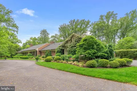 10900 Pleasant Hill Dr, Potomac, MD 20854