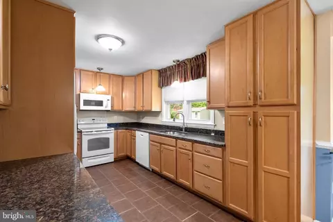 2424 Seibel Dr, Silver Spring, MD 20905 photo 10