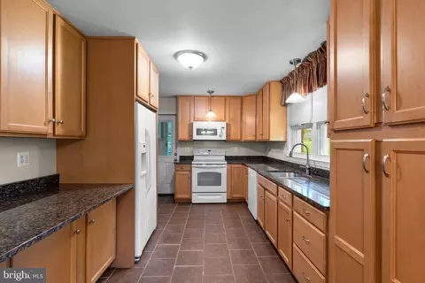 2424 Seibel Dr, Silver Spring, MD 20905 photo 11