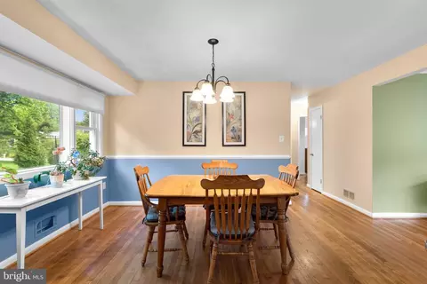 2424 Seibel Dr, Silver Spring, MD 20905 photo 9