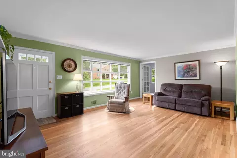 2424 Seibel Dr, Silver Spring, MD 20905 photo 2