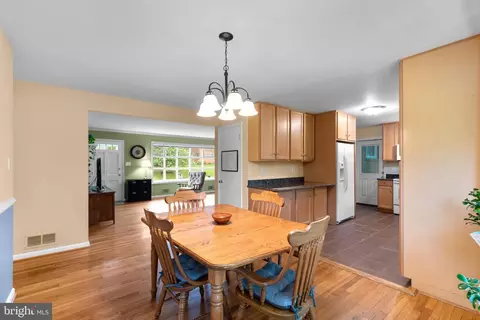 2424 Seibel Dr, Silver Spring, MD 20905 photo 8