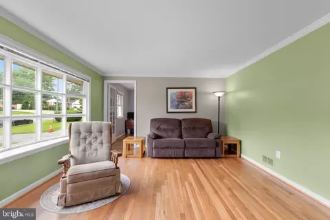 2424 Seibel Dr, Silver Spring, MD 20905 photo 3