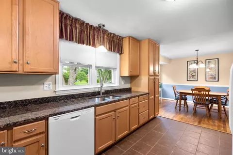 2424 Seibel Dr, Silver Spring, MD 20905 photo 12