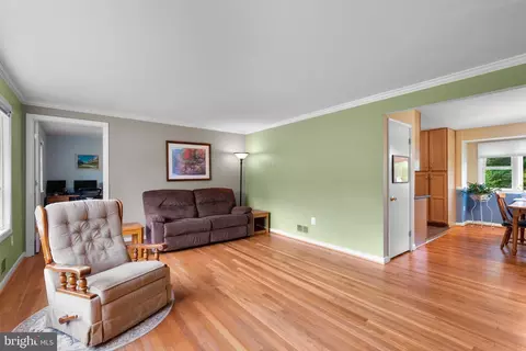 2424 Seibel Dr, Silver Spring, MD 20905 photo 4