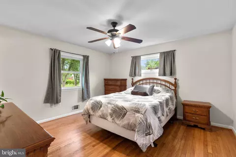 2424 Seibel Dr, Silver Spring, MD 20905 photo 17