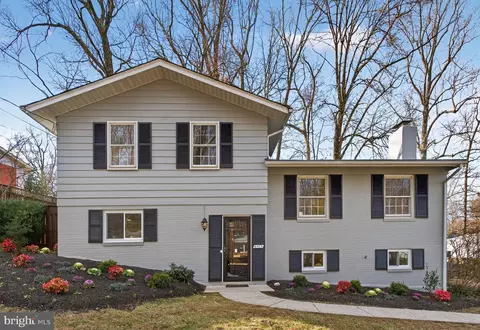 6813 Winterberry Ln, Bethesda, MD 20817