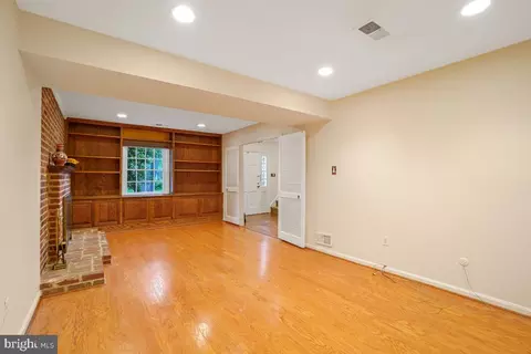 Living - 2003 Stratton Dr, Potomac, MD 20854 photo 2 of 8