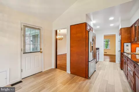 Entry Way - 2003 Stratton Dr, Potomac, MD 20854 photo 3 of 4