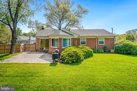 Exterior - 2003 Stratton Dr, Potomac, MD 20854 photo 6 of 12