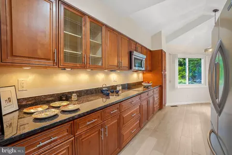 Kitchen - 2003 Stratton Dr, Potomac, MD 20854 photo 4 of 4