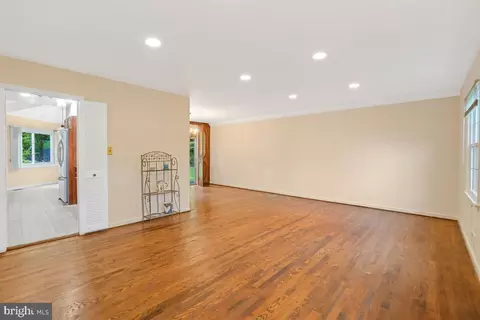 Living - 2003 Stratton Dr, Potomac, MD 20854 photo 3 of 8
