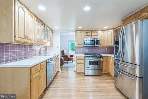5 Kings House Ct, Silver Spring, MD 20905 photo 2