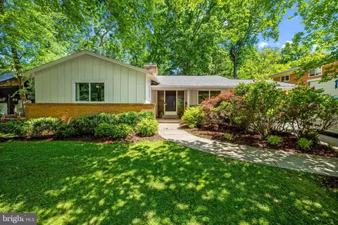 9815 Inglemere Dr, Bethesda, MD 20817