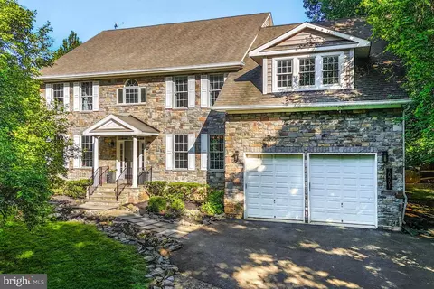 10701 Hunting Ln, Rockville, MD 20850
