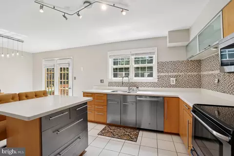 Kitchen - 14206 Plum Run Way, Silver Spring, MD 20906 photo 6 of 10