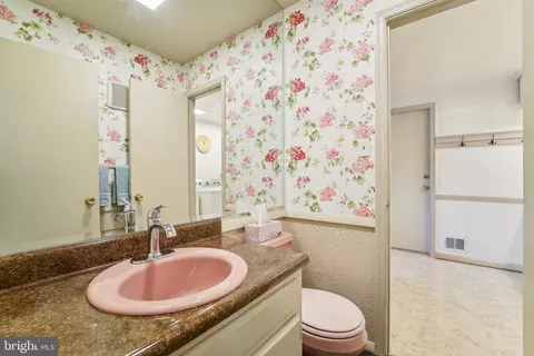 Bath - 15320 Durant St, Silver Spring, MD 20905 photo 1 of 3