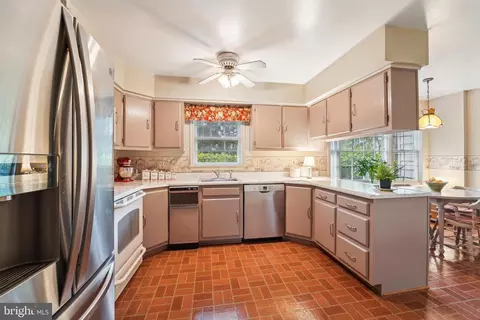Kitchen - 15320 Durant St, Silver Spring, MD 20905 photo 2 of 4