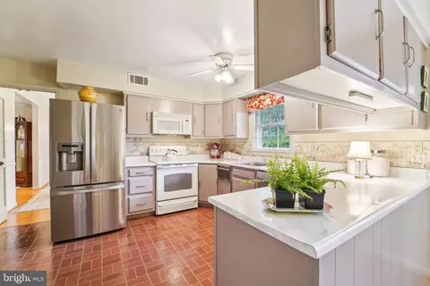 Kitchen - 15320 Durant St, Silver Spring, MD 20905 photo 3 of 4