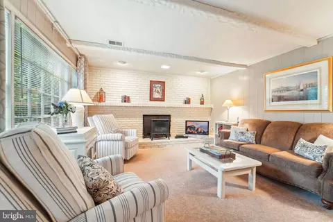 Living - 15320 Durant St, Silver Spring, MD 20905 photo 4 of 5