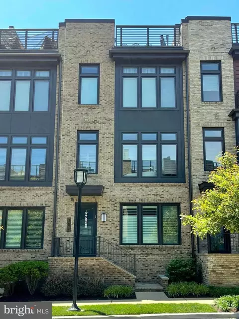 154 Winsome Cir, Bethesda, MD 20814
