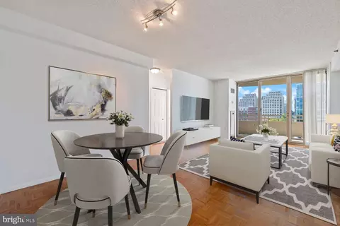 4801 Fairmont Ave #804, Bethesda, MD 20814