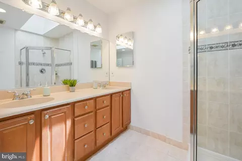 Bath - 2224 Blue Valley Dr, Silver Spring, MD 20904 photo 2 of 5