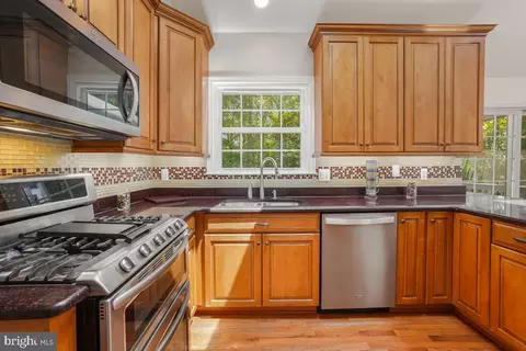 Kitchen - 2224 Blue Valley Dr, Silver Spring, MD 20904 photo 2 of 5