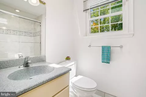 Bath - 2224 Blue Valley Dr, Silver Spring, MD 20904 photo 4 of 5