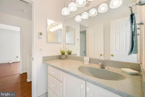Bath - 2224 Blue Valley Dr, Silver Spring, MD 20904 photo 3 of 5
