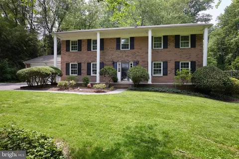 7811 Charleston Dr, Bethesda, MD 20817