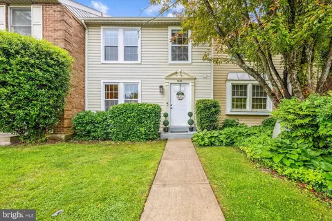 7802 Fairborn Ct, Rockville, MD 20855