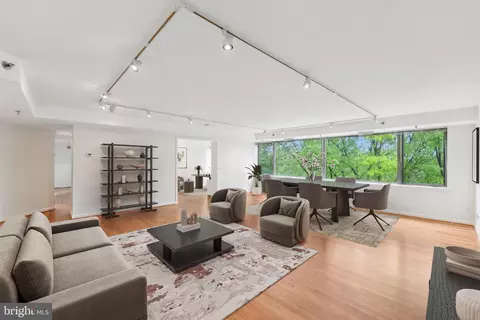 5450 Whitley Park Ter #912, Bethesda, MD 20814