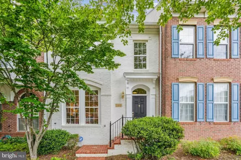 203 Watkins Pond Blvd, Rockville, MD 20850