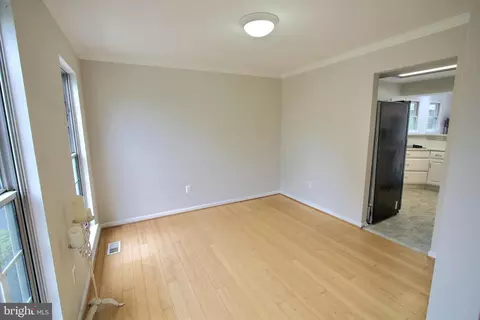 Living - 813 Pointer Ridge Dr, Gaithersburg, MD 20878 photo 3 of 4