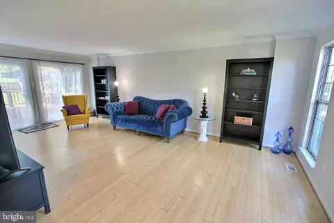Living - 813 Pointer Ridge Dr, Gaithersburg, MD 20878 photo 1 of 4
