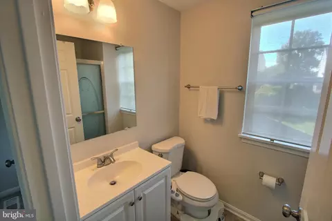 Bath - 813 Pointer Ridge Dr, Gaithersburg, MD 20878 photo 1 of 4