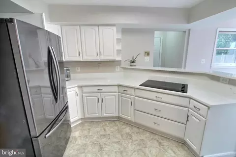 Kitchen - 813 Pointer Ridge Dr, Gaithersburg, MD 20878 photo 1 of 2